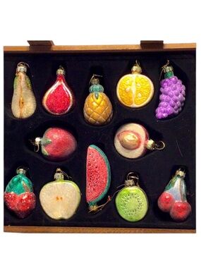 Thomas Pacconi Classic Ornaments 2002 Collection. New in box